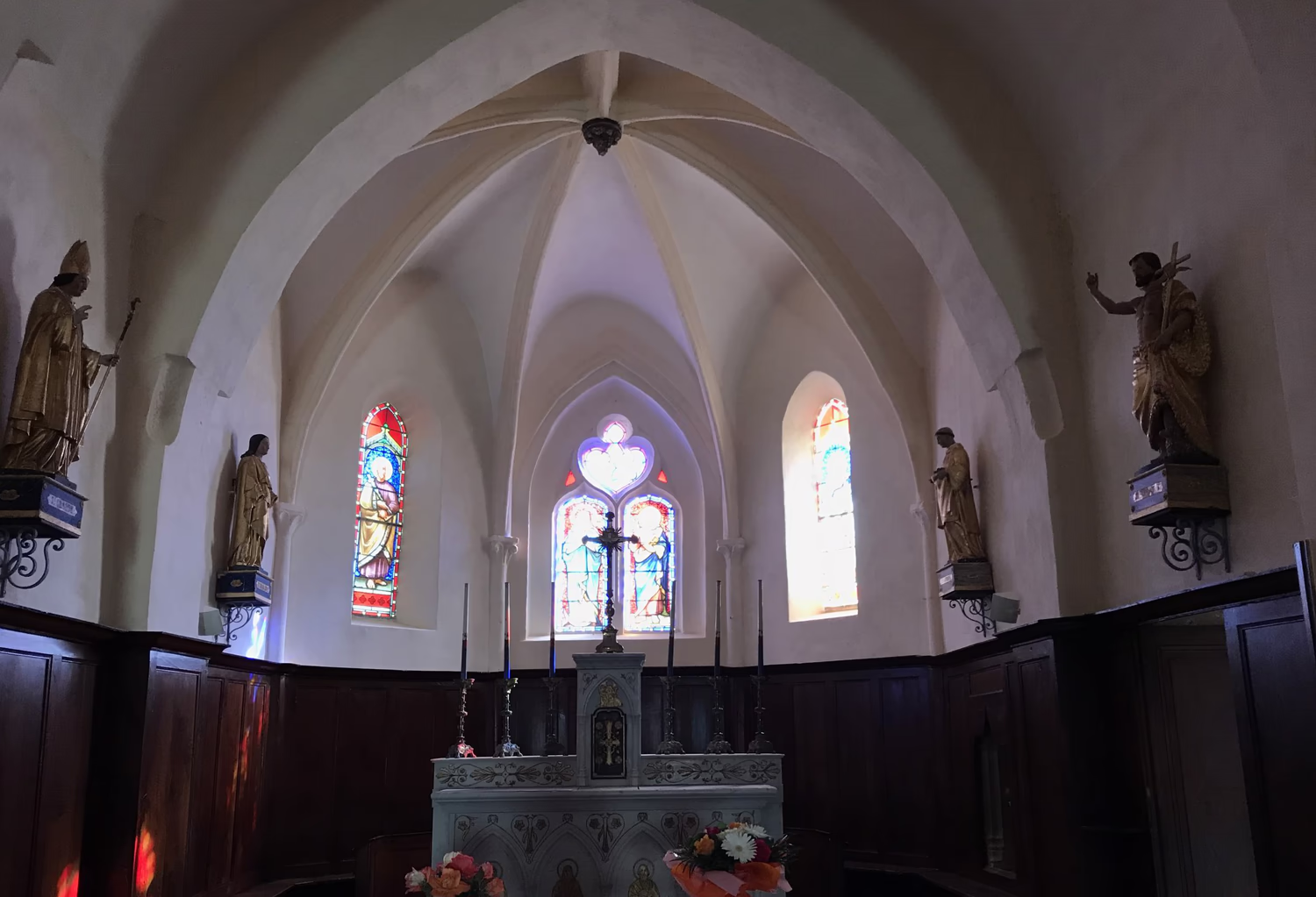 Intérieur Église Saint-Laurent-d’Arbuissonnas