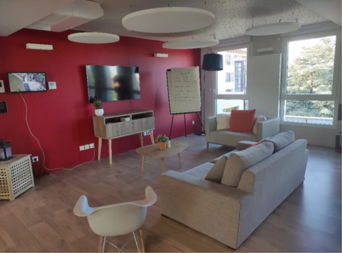 Maisons Partagées Salon Rouge