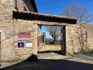 Rénovation de la salle des aqueducs lyonnais à la maison d'expositions de l'Araire Yzeron